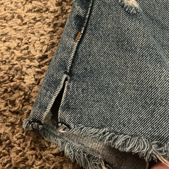 Abercrombie Denim Mid Rise Boyfriend Short - Picture 5 of 6